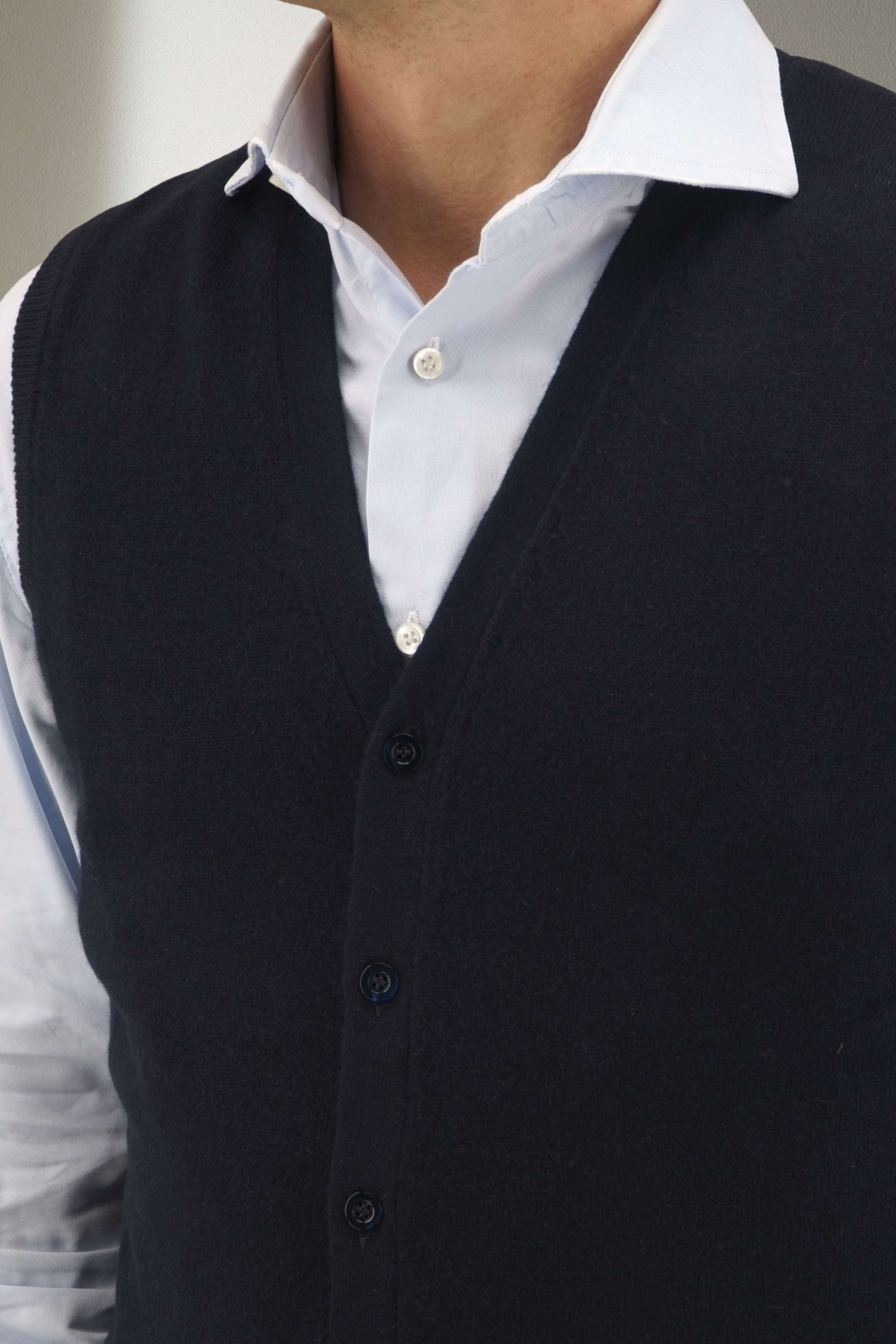 BUTTON GILET NIGHT BLUE 100% CASHMERE
