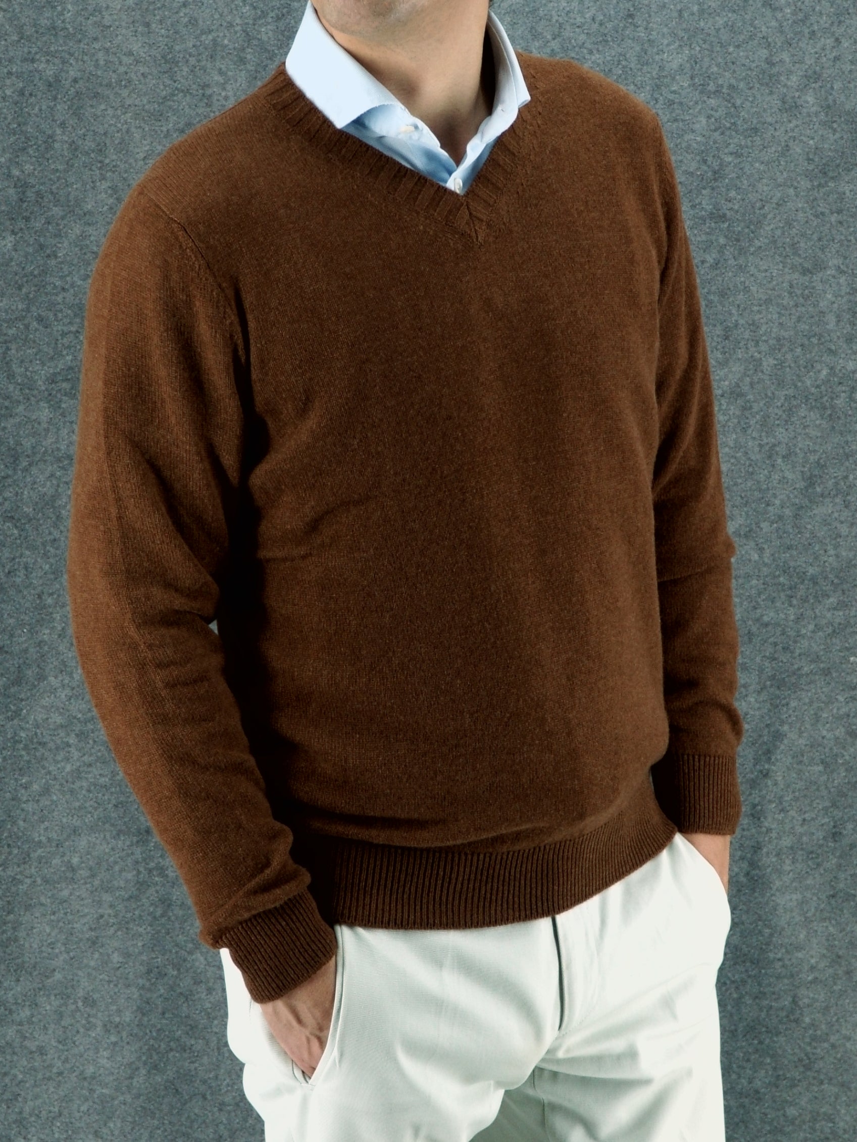 Scollo V Nuvola Castagno 100% Cashmere