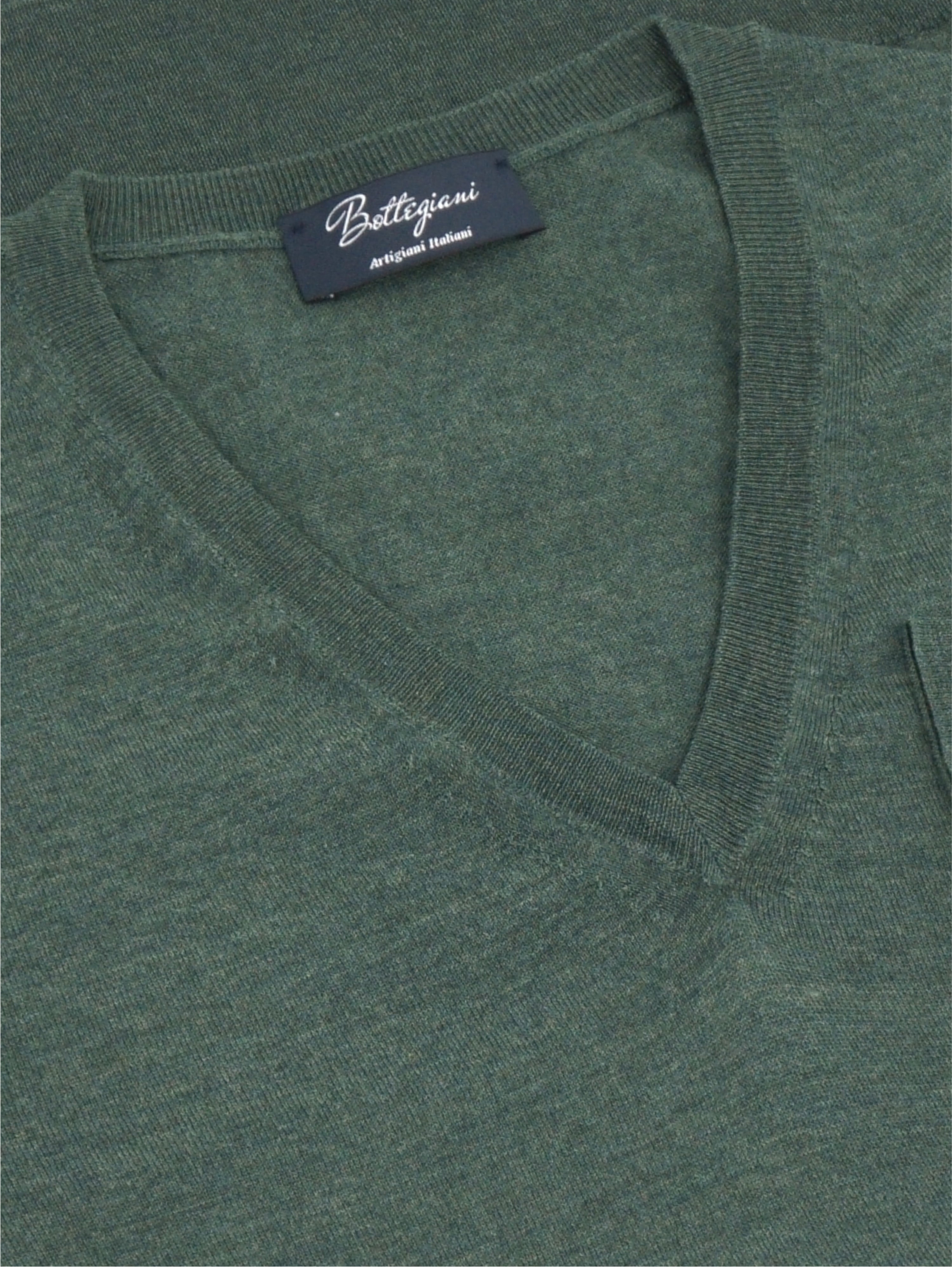V-neck Ultralight English Green 100% Wool