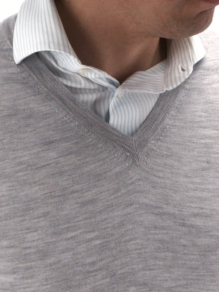 Light Grey V-neck 70% Cashmere 30% Silk