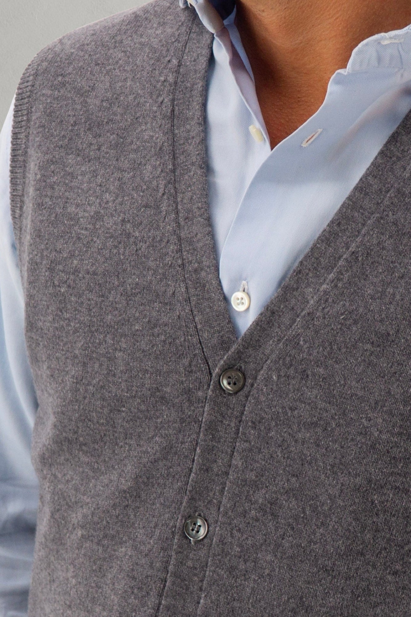 BUTTON GILET IRON 100% CASHMERE