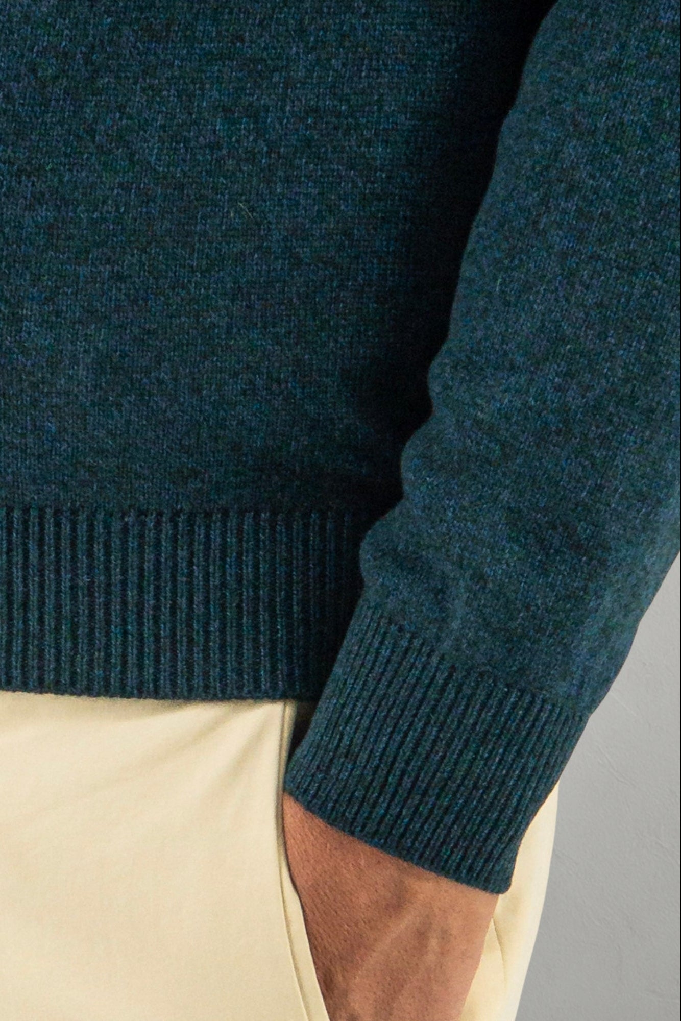 Scollo V Nuvola Verde Notte 100% Cashmere