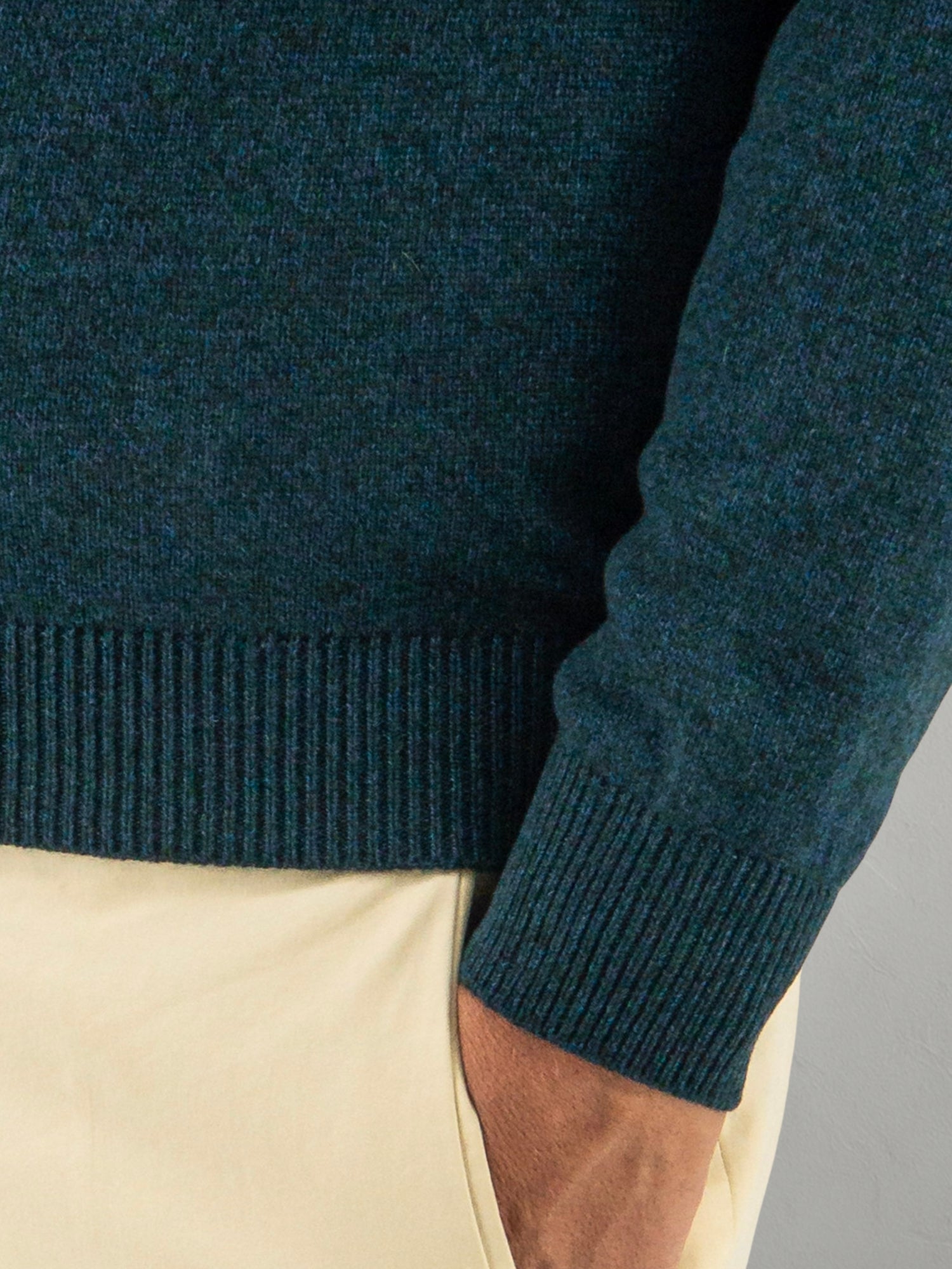 Scollo V Nuvola Verde Notte 100% Cashmere