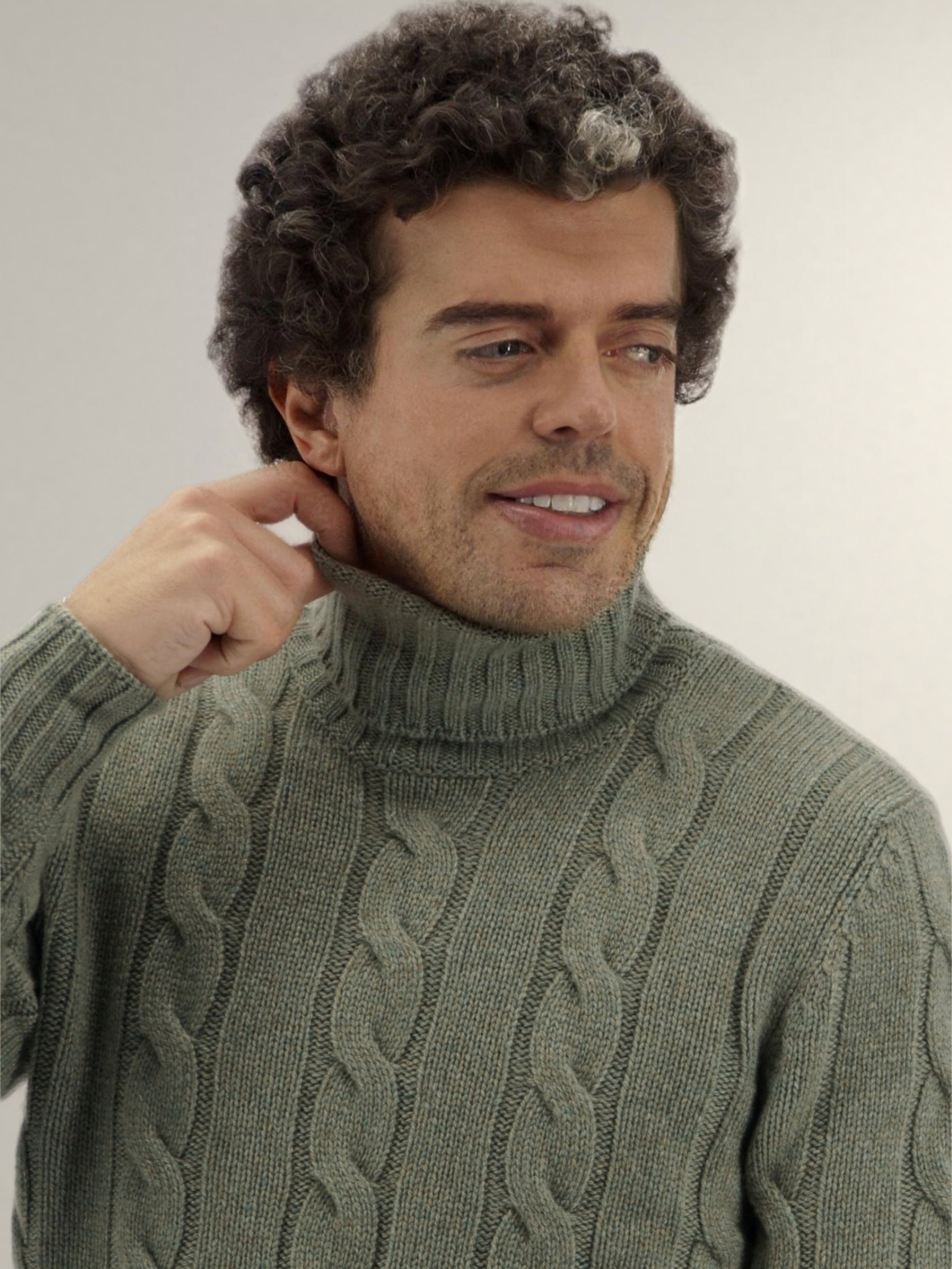 Wide Cable Turtleneck Verde 100% Cashmere