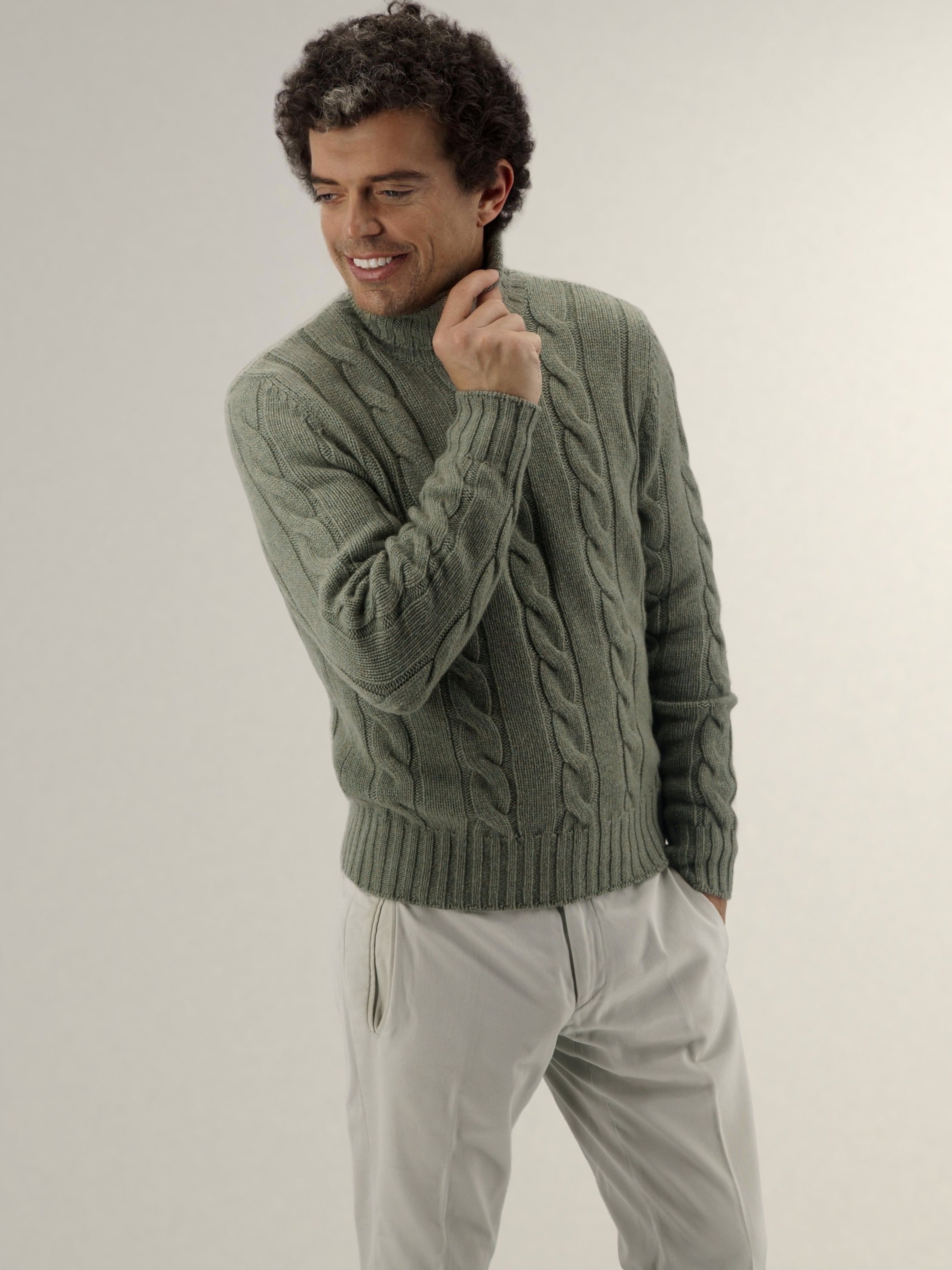 Wide Cable Turtleneck Verde 100% Cashmere