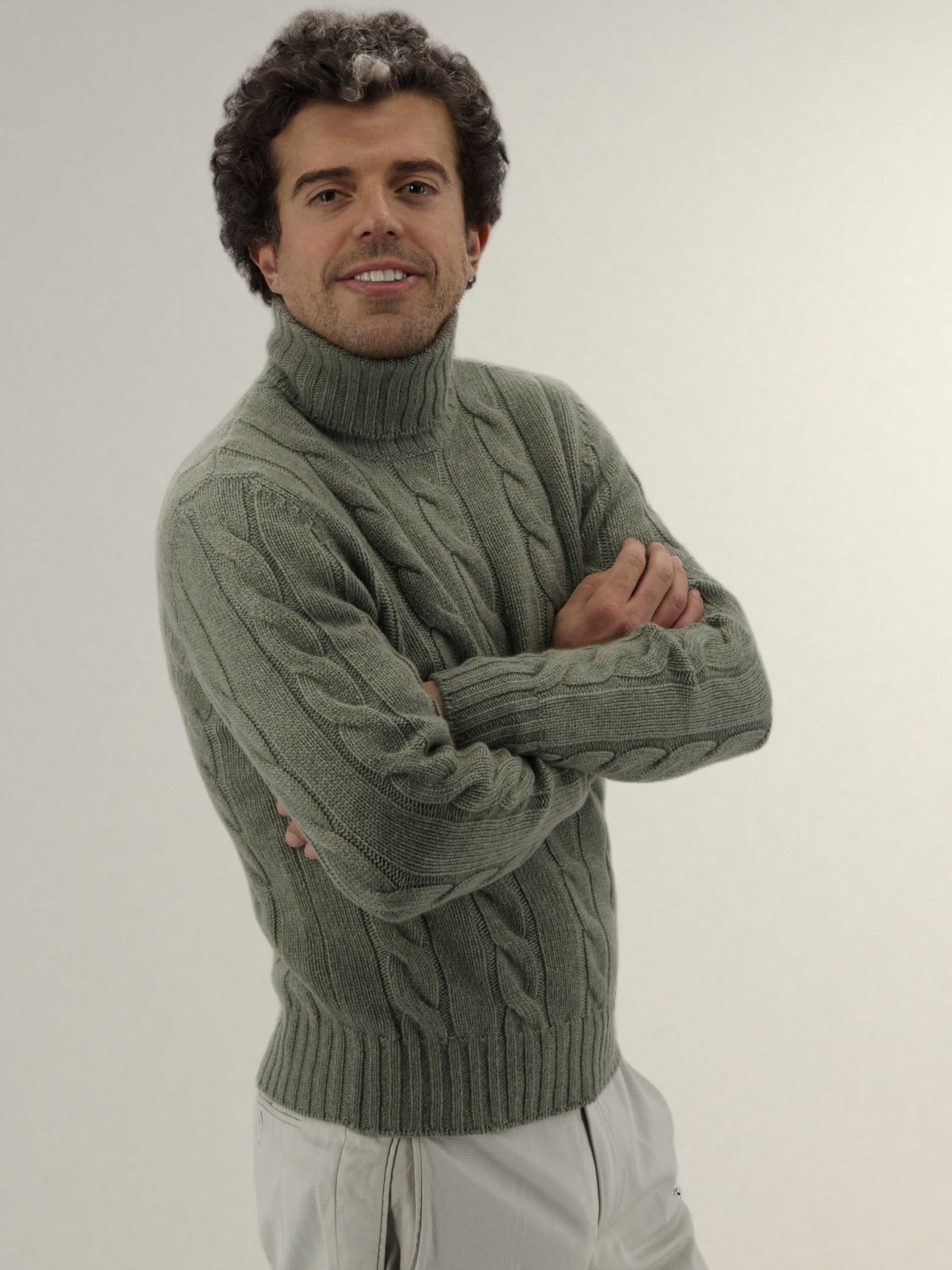 Wide Cable Turtleneck Verde 100% Cashmere