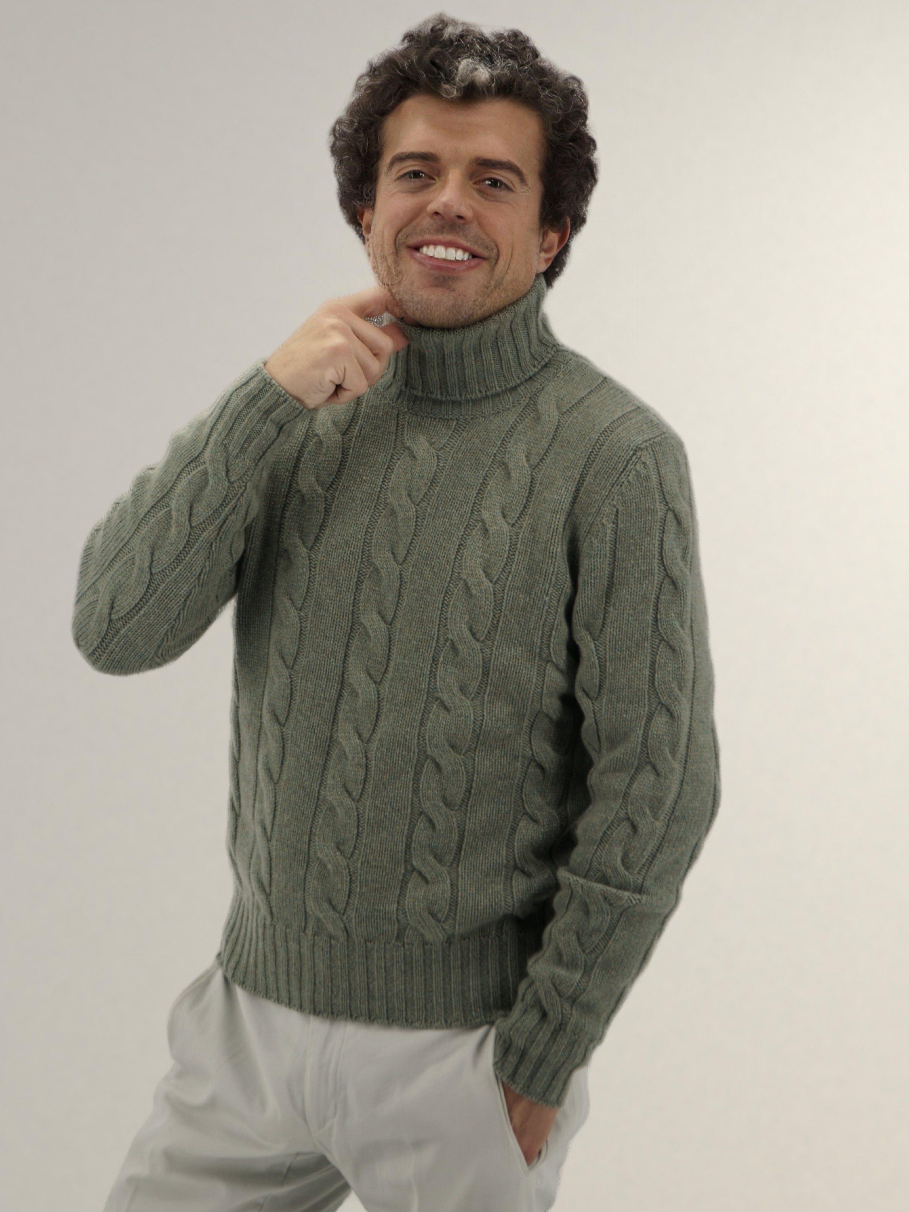 Wide Cable Turtleneck Verde 100% Cashmere