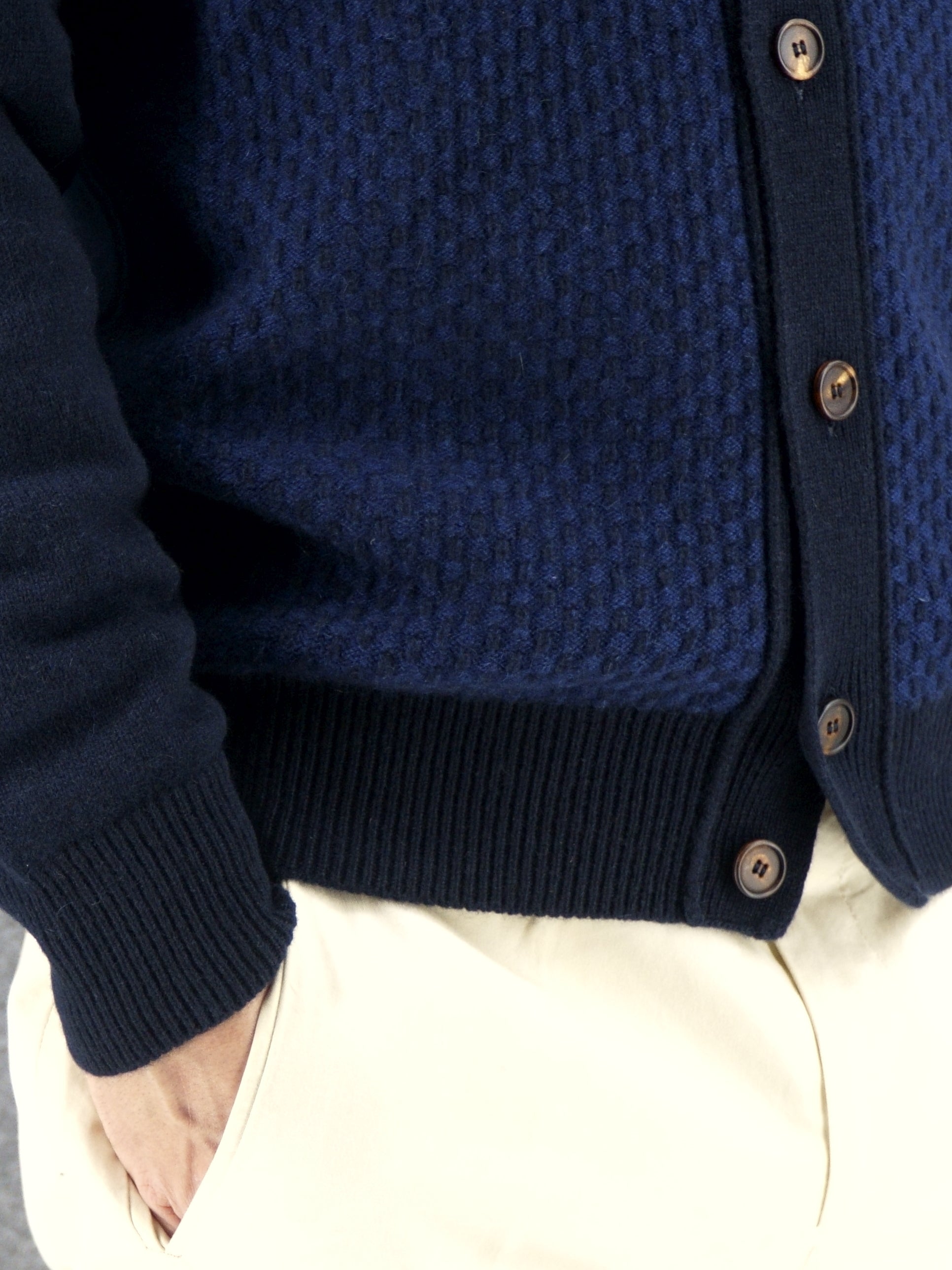 8 Buttons Heritage Bluden 100% Cashmere