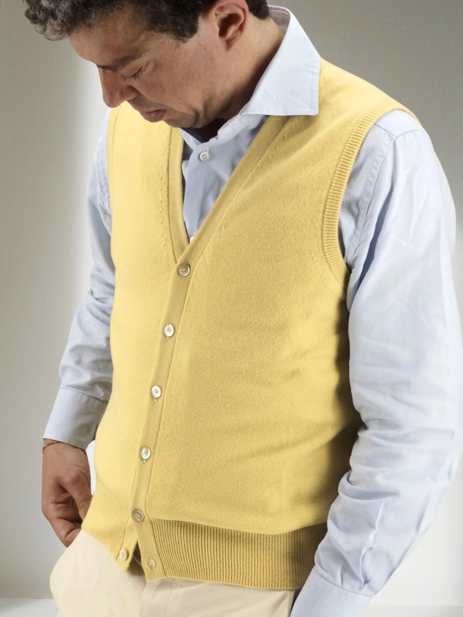 BUTTON GILET YELLOW 100% CASHMERE