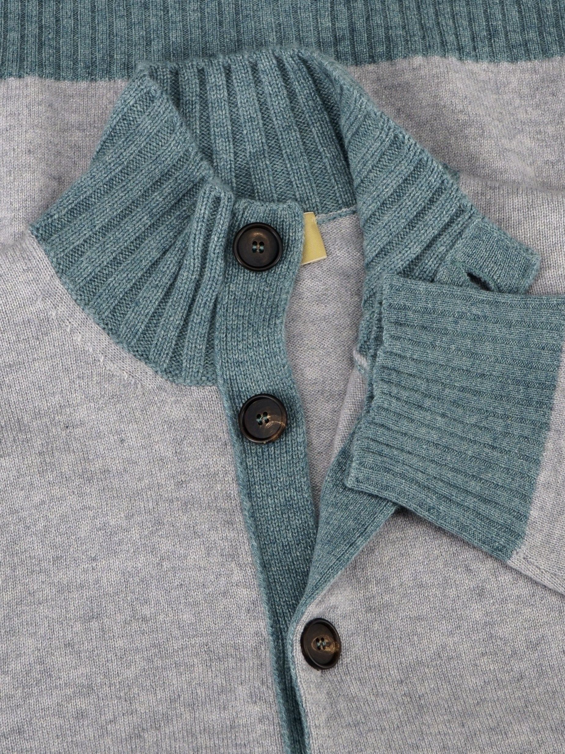 8 Buttons Sanderling 100% Cashmere