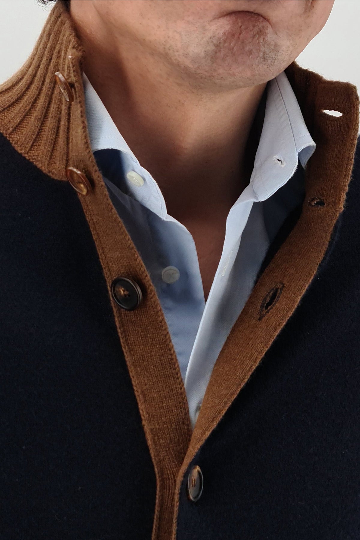 8 Bottoni Bourbon Blue 100% Cashmere